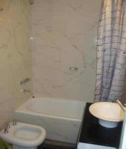 Imagen 3 de 9 de Departamento 4 Amb/ Cocina Comedor /lavadero/2 Baños / Marzo Disponible