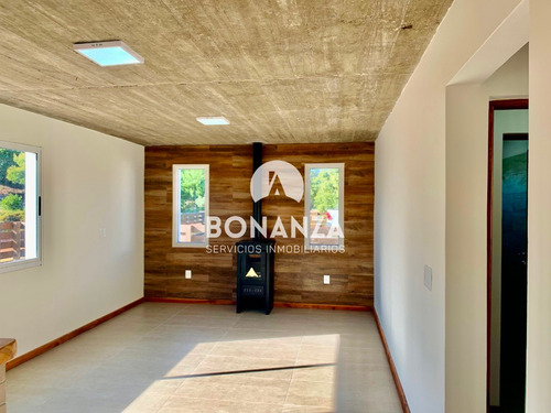 Casa En Venta Piriapolis Los Ángeles 2 Dormitorios Y 2 Baños