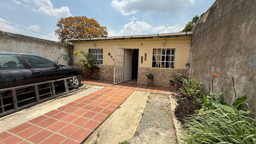Casa En Venta En Cabudare. Excelente Oportunidad, Tu Asesor De Confianza Lisseth Tua