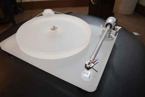 Imagen 2 de 9 de Giradiscos Marca Clearaudio Modelo Emotion Se