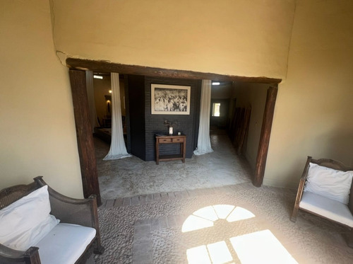 Venta Hermoso Hotel En Arroyito