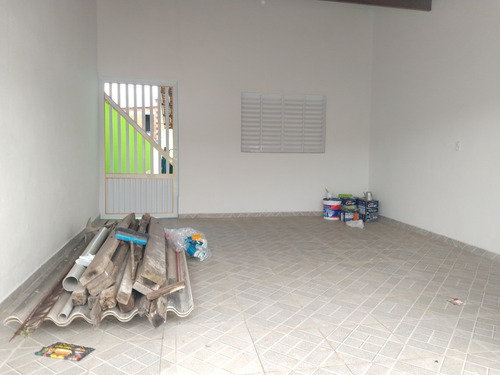Imagem 2 de 14 de Casa Em Mongaguá , Casa Nova Com Quintal Espaçoso .