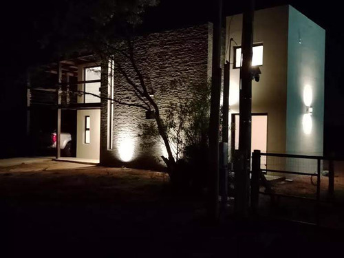 Alquiler Anual Casa A Estrenar, Sin Muebles! De 2 Dormitorios En Playa Mansa Con Cochera