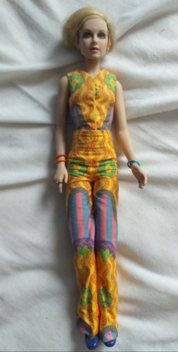 Twiggy Fashion Doll 2003