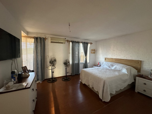Casa De 2 Pisos, 3 Dormitorios, Patio Y Barbacoa Úrico Dueño Mercedes Soriano Barrio 33