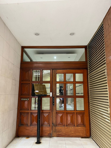 Monoambiente Dividido Con Patio Propio, Remodelado. Oportunidad
