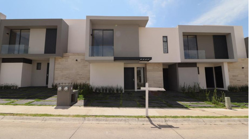 Casa En Venta En Morelia, Altozano