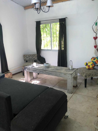 Casa En Venta - 3 Dormitorios 2 Baños - 900mts2 - Lobos