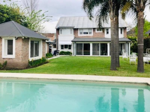 Venta De Excelente Casa En Lote Interno En Solares Del Talar
