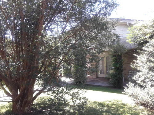 Imagen 7 de 24 de Importante Lote En Barrio Los Troncos Con Vivienda A Reciclar.