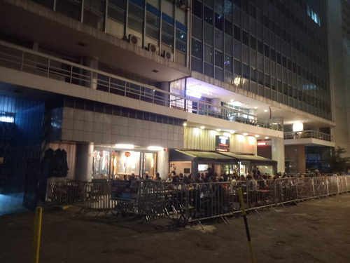 Excelente Sala Comercial Próxima Ao Metrô República, Na Av. Ipiranga 318, Com 148 M2 Mais 33,26 M2 De Área Comum. Imóvel Conta 7 Ares-condicionados, 4 Elevadores, 3 Banheiros, Segurança No Condomínio