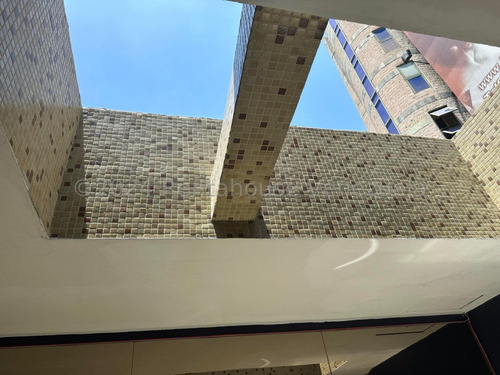 Emblemático Edificio En Venta En El Rosal Yf