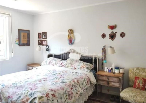 Casa Remodelada 3 Dorm. 2 Baños, Amplia Terraza Con Quincho