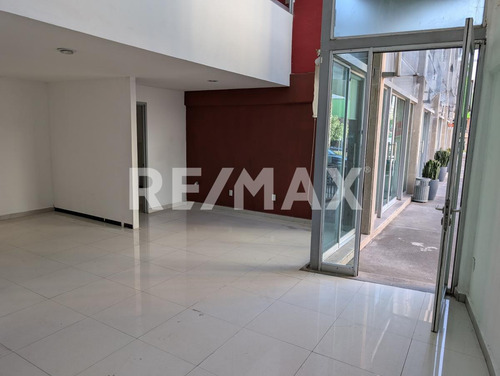 Local Comercial En Renta En Plaza Momentum Medical En Milenio Iii, Querétaro.
