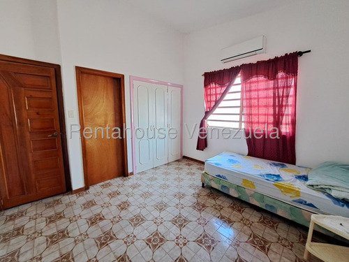Casa En Venta Ubicada En El Trigal Norte Valencia Carabobo Cod 25-20597 Eloisa Mejia