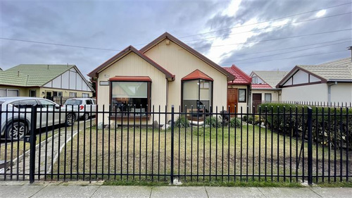 Casa En Venta De 4 Dorm. En Punta Arenas