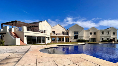 Imagen 1 de 30 de Casa En Venta En Playa Mansa