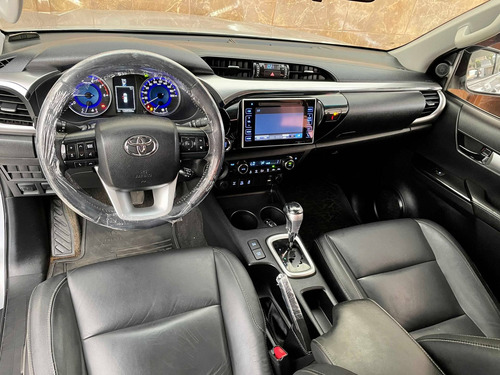 Imagem 9 de 10 de Toyota Hilux 2.8 Srx 4x4 Cd 16v Diesel 4p Automático