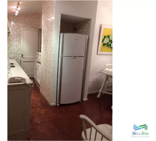 Casa En Venta. A Seis Cuadras Del Mar. Cuenta Con Tres Dormitorios.