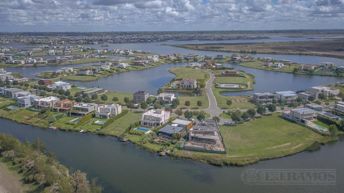 Terreno En Puertos Del Lago - Barrio Amarras