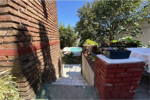 Venta Casa Sayago 2 Dormitorios, Fondo Y Piscina!
