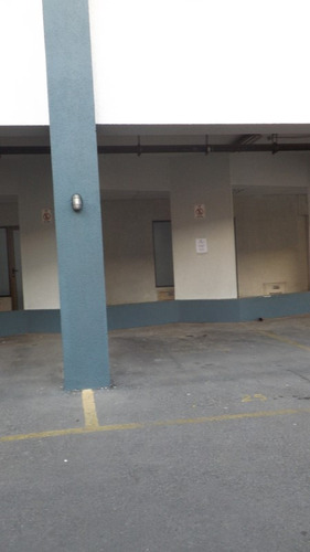 Estacionamiento Manquehue Sur Con Av. Apoquindo