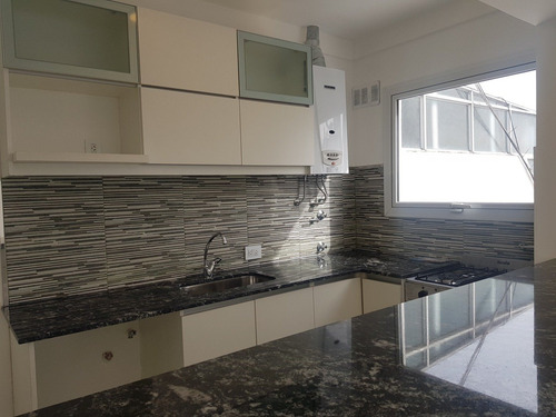 Departamneto De 2 Ambientes Con Balcon Terraza En Venta / Paseo Aldrey