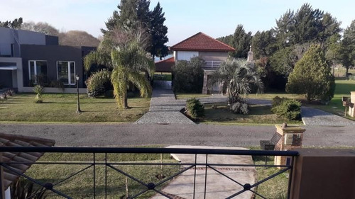 Imagen 19 de 28 de Imponente Casa Con Quincho Y Piscina En Venta - Barrio Privado Malibu - Canning