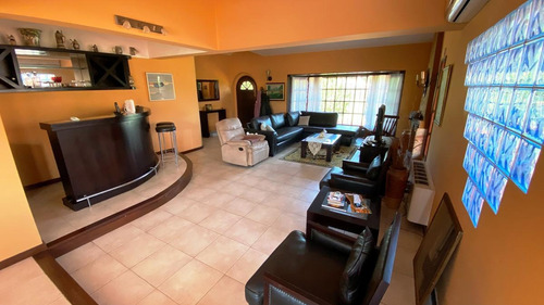 Casa 5 Dormitorios, Piscina, Jardin