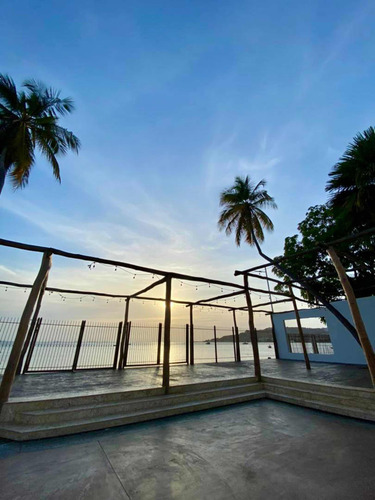 Casa Frente Al Mar Lechería Venta 1008 M2