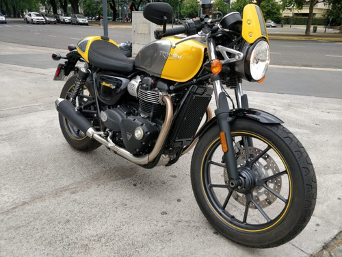 Moto Triumph Street Cup 900