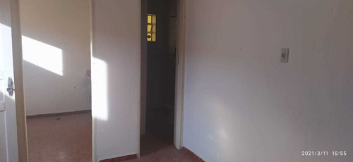 Casa Em Frente Ao Hospital De Baependi , Casa Maior 03 Quartos , Casa Fundos 1 Quarto , Porão 01 Quarto Com Excelente Localização Para Residência , Ou Ponto Comercial. - 1038