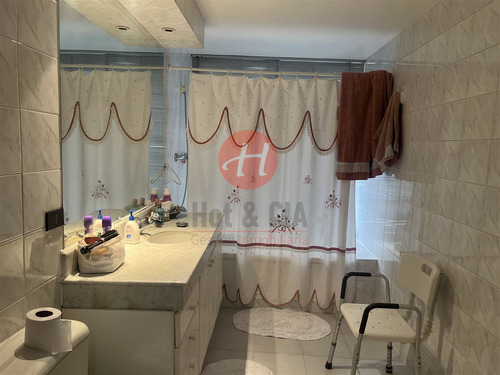 Departamento En Venta De 5 Dorm. En Temuco