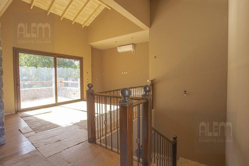 Hermosa Casona En St Thomas Este - Canning