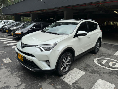 Toyota RAV4 2.0 Street