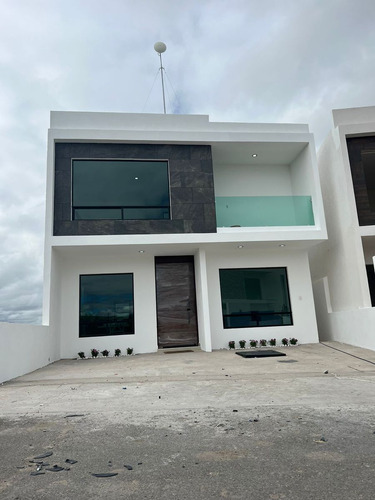 Estrena Casa En Meseta Habitat Residencial, 3 Recamaras, 3.5 Baños, Preciosa !!