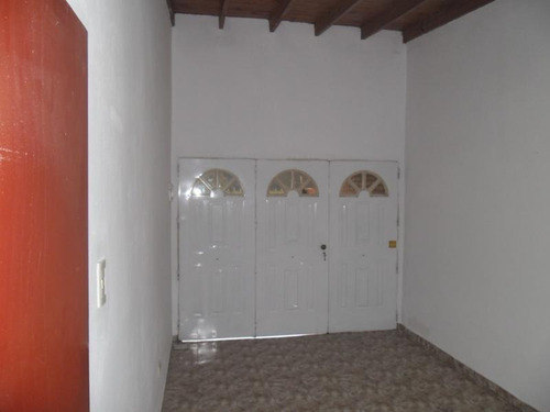 Casa Alquiler 2 Dormitorios 1 Baño 1 Patio 300 Mts 2 - Villa Elvira