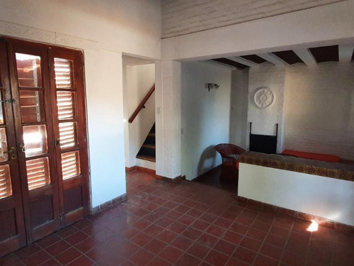 Imagen 2 de 25 de Piaggio Y Montenegro, Casa De Dos Dormitorios Con Amplio Jardín, Excelente Barrio