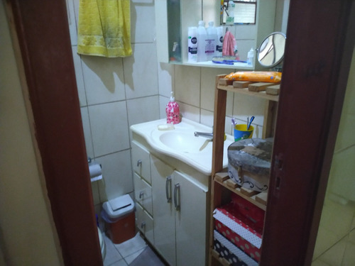 Duas Casas: Três Quartos E Dois Quartos No Mesmo Terreno