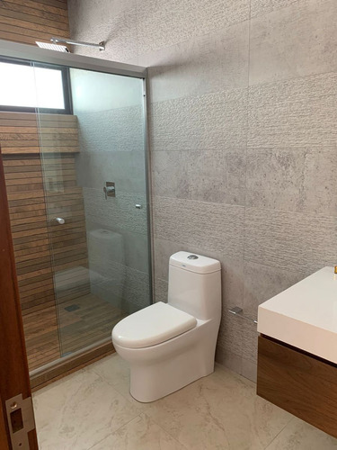 Se Vende Casa En La Condesa Juriquilla, Estudio O 5ta Recamara En Pb, Roof G