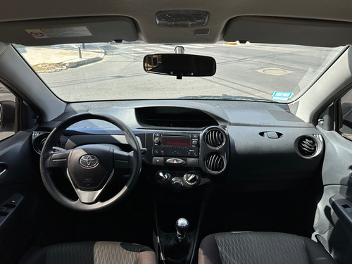 Toyota Etios 1.5 Sedan X
