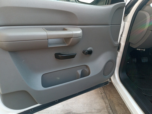Imagen 8 de 13 de Chevrolet Silverado 2013 4.3 1500 Cab Reg V6/ Man At