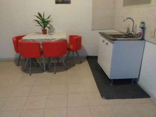 Casa De 3 Dormitorios A Nuevo Con Fondo Amplio Y Cochera