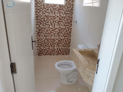 Imagem 13 de 15 de Linda Casa Sobreposta Alta, Em Condomínio, Sendo 2 Dormitórios, 1 Vaga, Com Sacada, No Tude Bastos. - Si1822