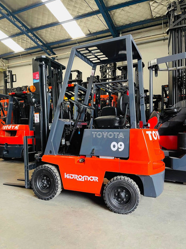 Imagen 9 de 9 de Autoelevador Toyota Compacto 900kg Nafta