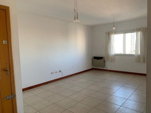 Imagen 2 de 14 de Departamento De Tres Ambientes Con Cochera