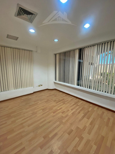 En Venta Oficinas Empresariales - Locales , Ccmt Avenida Intercomunal, Lecheria