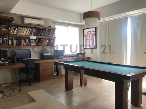 467 Y 148. Casa En Venta En Grand Bell I, De 3/4 Dormitorios.