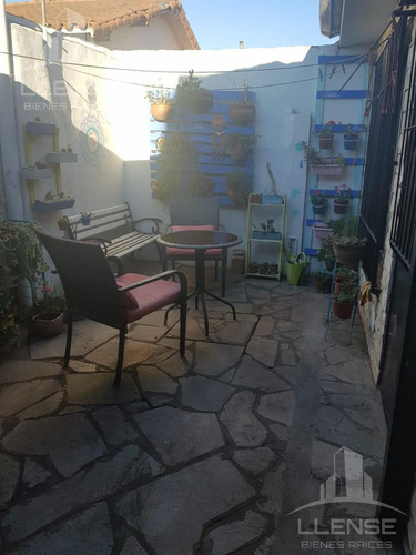 Casa 2 Ambientes Con Patio En Venta - Berazategui
