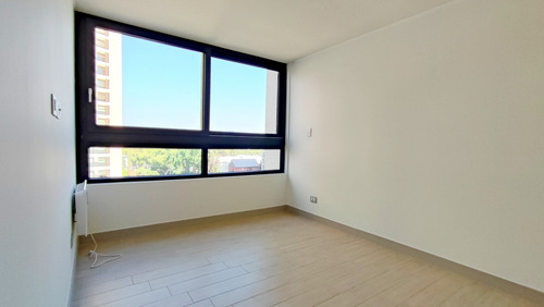 Edificio Av. Irarrázaval (1 Est. 1 Bod.) Vista Poniente Pi